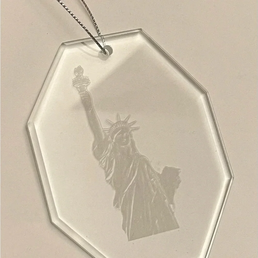 NIB Statue of Liberty Etched Glass Ornament